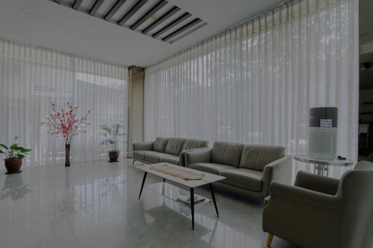 Osaka Hotel Batam Нагоя Екстериор снимка