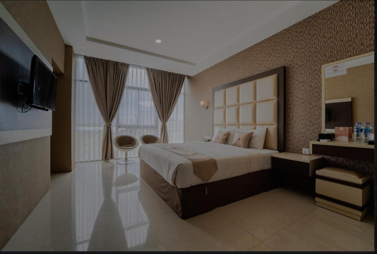 Osaka Hotel Batam Нагоя Екстериор снимка