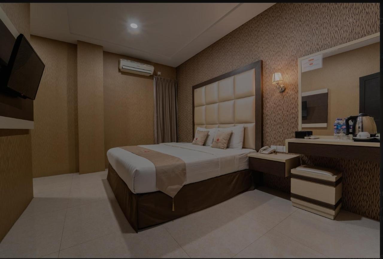 Osaka Hotel Batam Нагоя Екстериор снимка