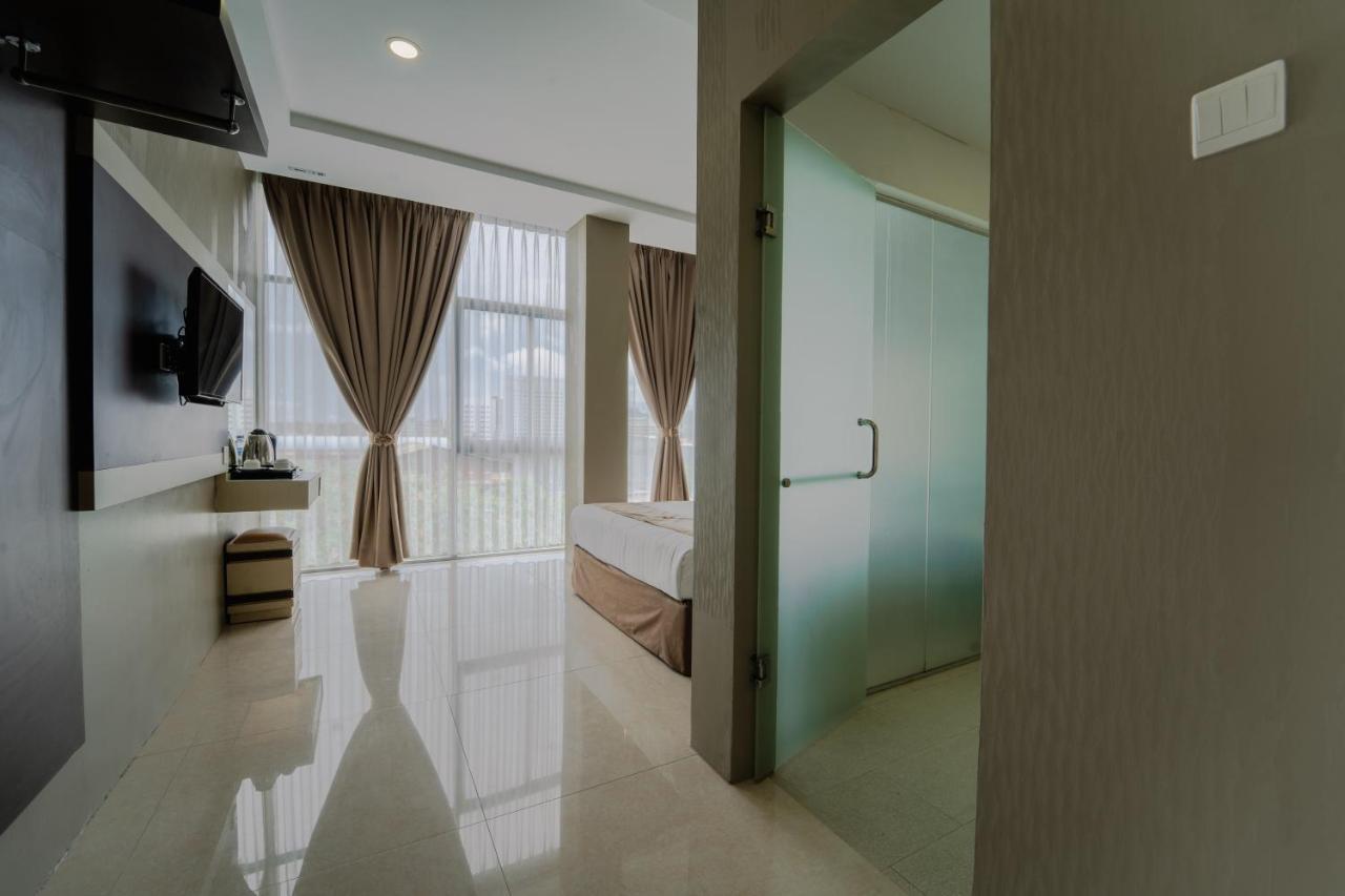 Osaka Hotel Batam Нагоя Екстериор снимка